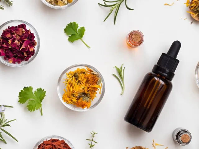 Huiles essentielles : naturelles mais pas sans danger !