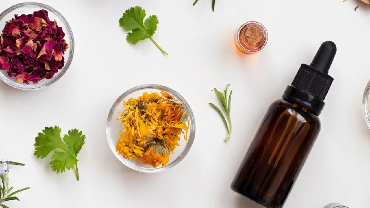 Huiles essentielles : naturelles mais pas sans danger !